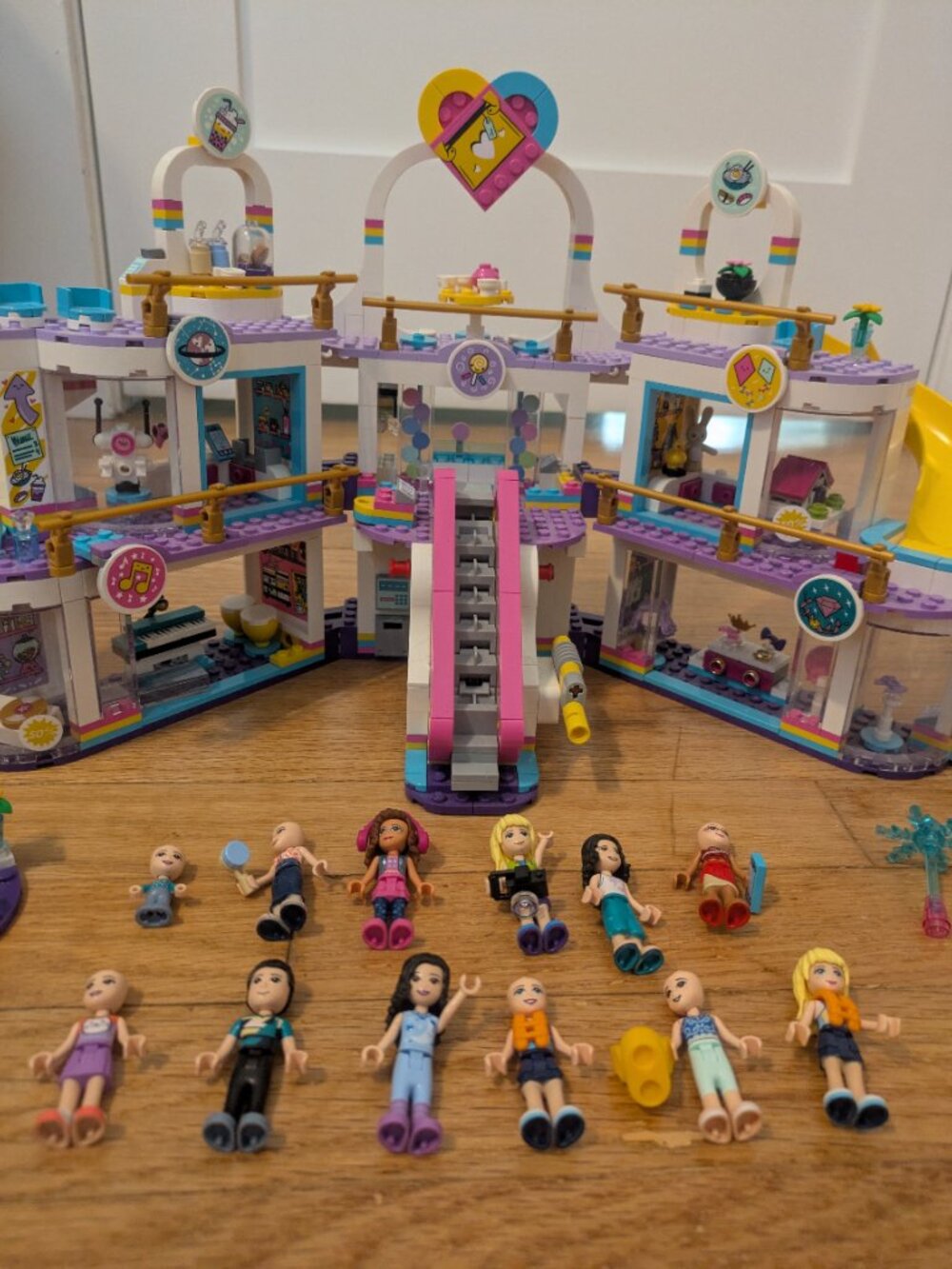 LEGO Friends Heartlake City Shopping Mall Set - Picture 7 of 7